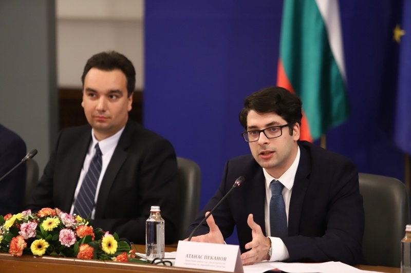 Вицепремиерът Атанас Пеканов (вдясно) и председателят на съвета проф. Пламен Ненов. Снимка: БГНЕС