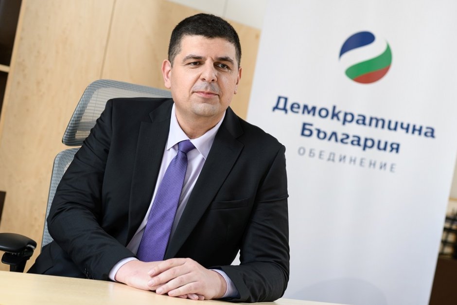 Ивайло Мирчев: Разграничителната ни линия с ГЕРБ е корупцията, а с БСП - войната в Украйна