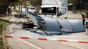 Камион се блъсна в автобусна спирка в София, има загинал
