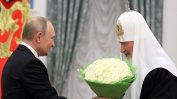 Путин на 70: Двудневни молитви от народа и трактор от Лукашенко