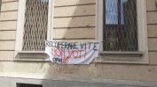 Ученици окупират гимназия в Милано в знак на протест срещу изхода от изборите в Италия