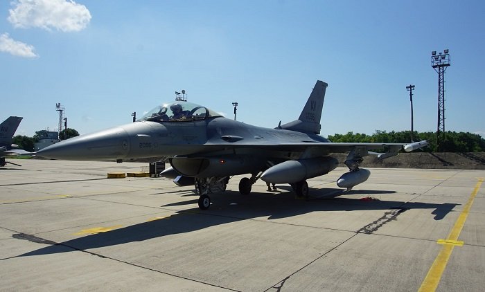 F-16, сн. ВВС