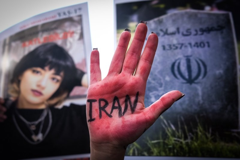 Протести срещу насилието над жени в Иран имаше в много държави, сн. ЕПА/БГНЕС  