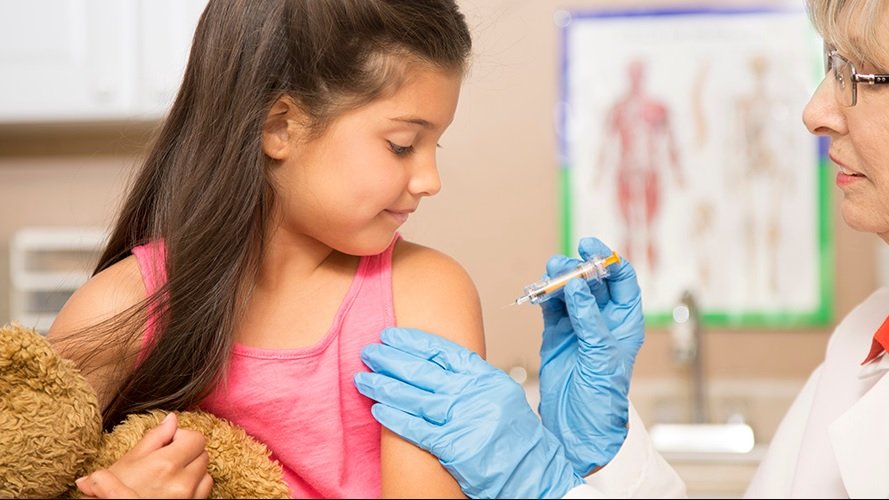 Здравните власти обсъждат мерки за наваксване на обхвата със задължителните ваксини
