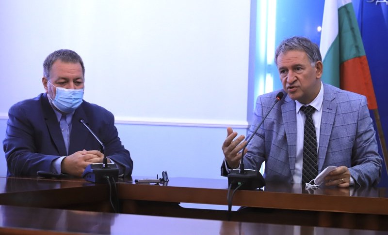 Министър Кацаров анонсира създаването на електронната система през юни 2021 на пресконференция заедно с д-р Недялко Калъчев, собственик на веригата лаборатории "Цибалаб". сн. БГНЕС