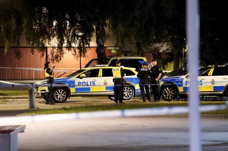 Момче на 16 години загина след смъртоносна стрелба в Швеция