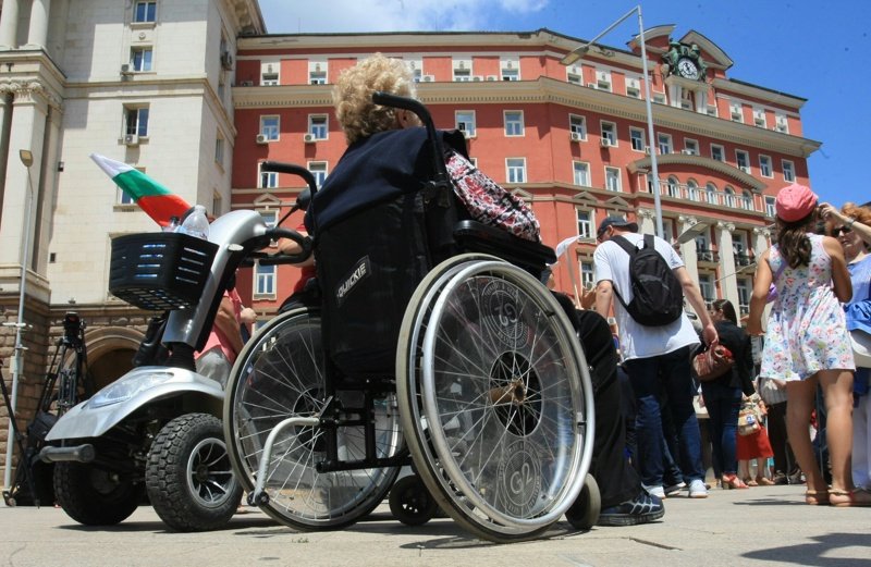 Хора с увреждания настояват за промени в списъците и лимитите на НЗОК за медицинските изделия