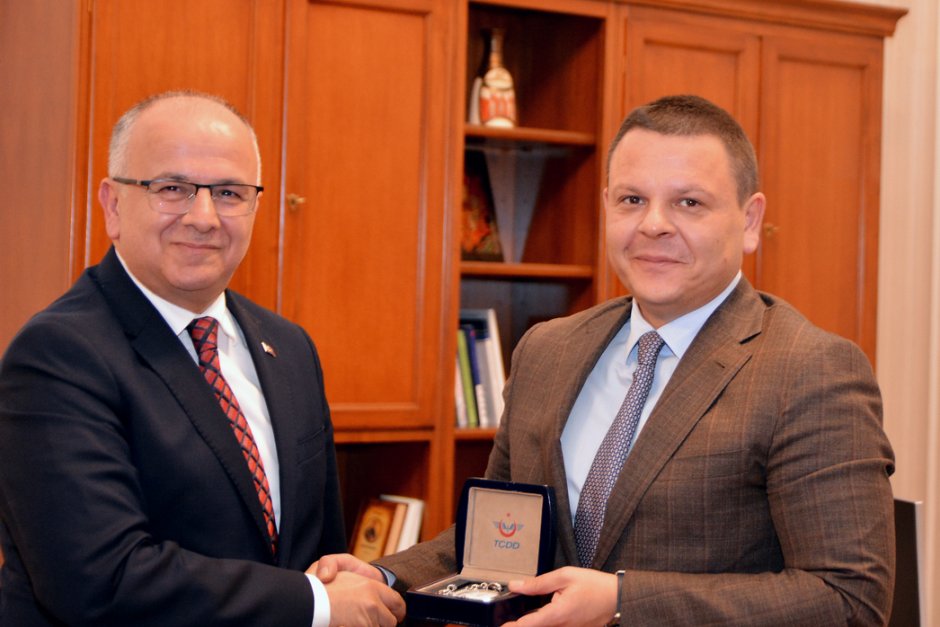 Вицепремиерът Христо Алексиев и генералният директор на Турските държавни железници Хасан Пезюк