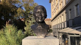 В София вече има паметник на Нелсън Мандела
