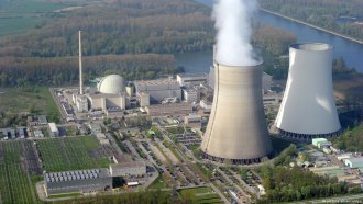 Берлин реши да удължи работата на три атомни електроцентрали
