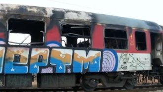 Пожарникар е спрял горящия влак край Каспичан