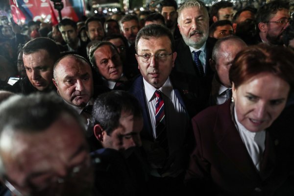 Протести в Истанбул след като кметът получи 2 г. и 7 месеца затвор за обида на ЦИК