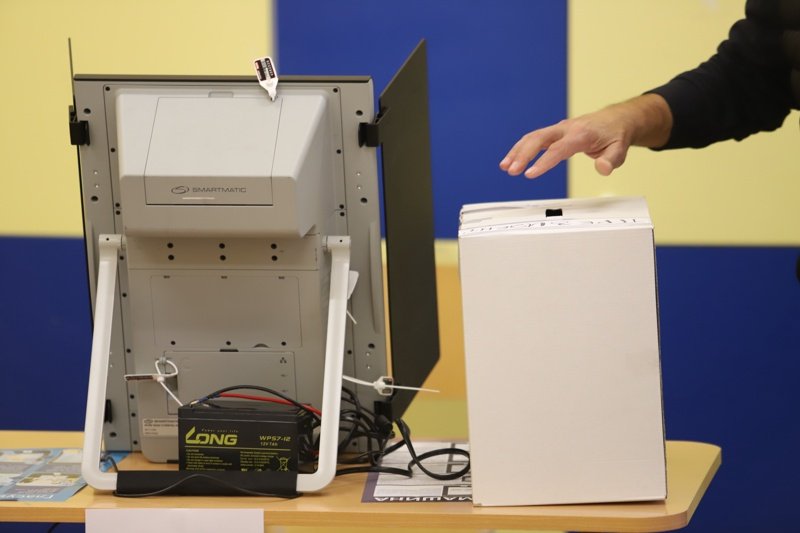 "Галъп": Повечето българи предпочитат да гласуват с машина
