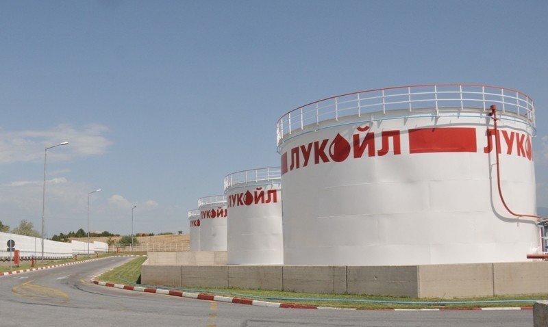 Лобито на "Лукойл" ще пита ЕК дали износът на горива от руски нефт нарушава ембаргото