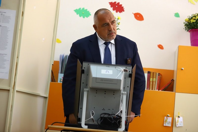 Бойко Борисов гласува на изборите през октомври 2022 г. Снимка БГНЕС