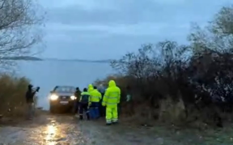 Подновено е издирването на рибарите, изчезнали в езеро край Бургас