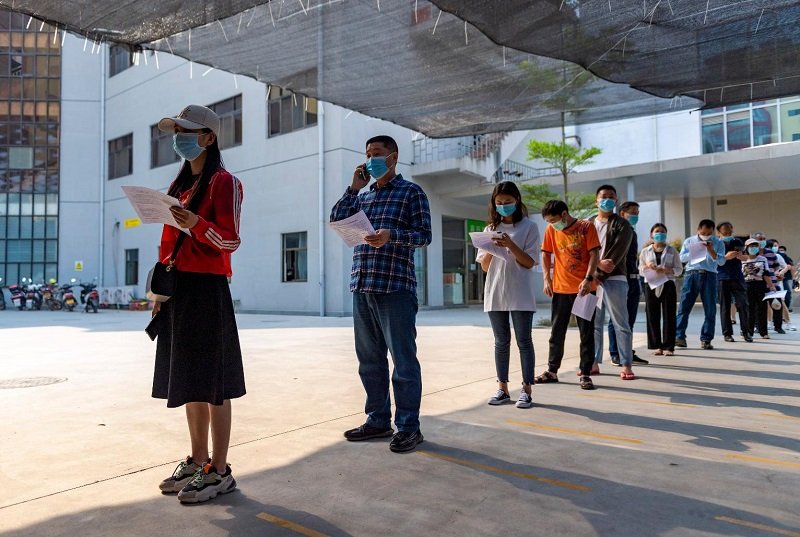 Ковидистерия: Жителите на Пекин започнаха да пазаруват панически