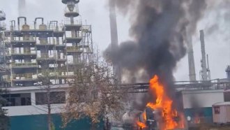 Цистерна избухна в завод за масла в Русе, има загинал
