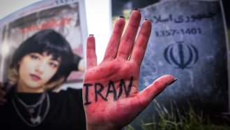 Иранските власти екзекутираха втори участник в протестите