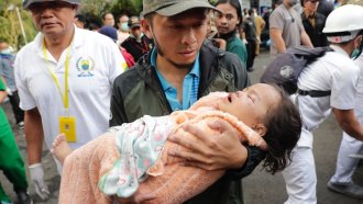 Жертвите на земетресението в Индонезия достигнаха 252