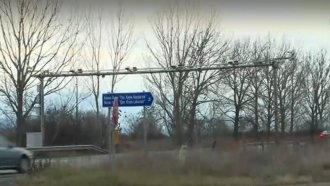 Кой излъга жители на село Пролеша, че могат да карат без винетка до София (видео)