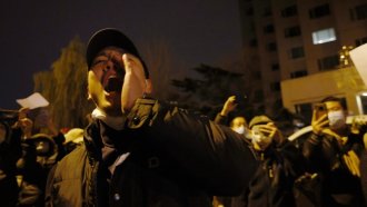 Протестиращи срещу Covid-мерките в Шанхай поискаха оставката на Си Цзинпин