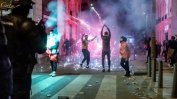 Сблъсъци между полицаи и футболни фенове в Париж след победата на Мароко