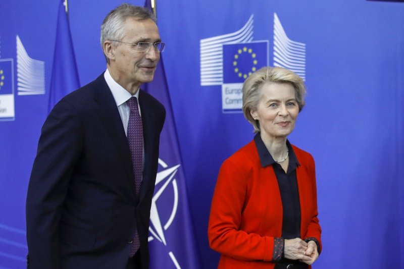 Генералният секретар на НАТО Йенс Столтенберг и председателката на ЕК Урсула фон дер Лайен, Сн. ЕПА/БГНЕС