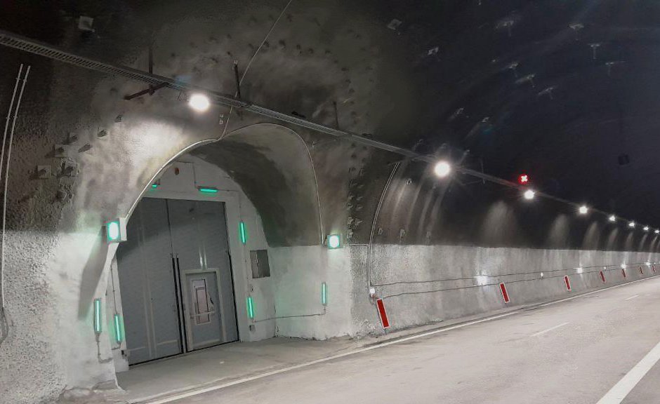 Движението през тунелите и виадуктите на "Хемус" най-после е пуснато