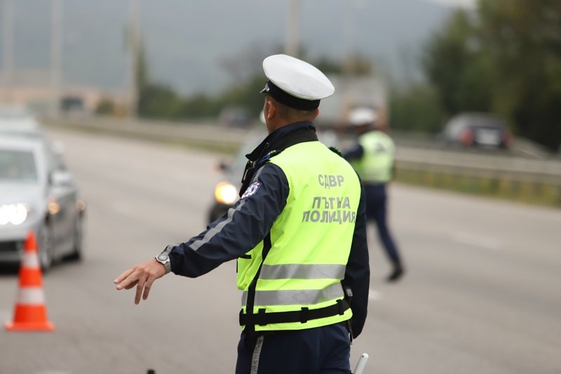 Засилен трафик и полицейско присъствие в последния ден от празниците