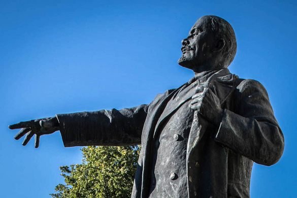 Естония премести спорна статуя на Ленин