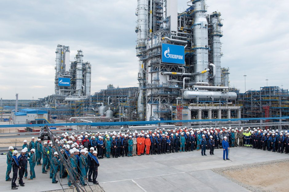 Забрана да напускат Русия за служители в "Газпром" и "Роснефт"