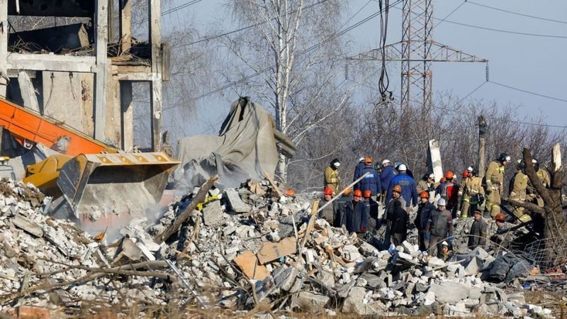Поразената от украински удар сграда в Макеевка