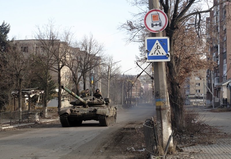 Киев отрече твърденията, че руските сили контролират град Соледар