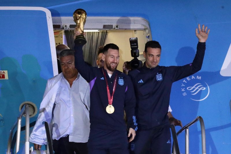 Футболистите на Аржентина се прибраха в родината си
