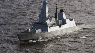 Британският военноморски флот е проследил руски боен кораб