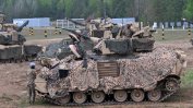 "Убийците на танкове". Американски бойни машини минават през България на път за Украйна (видео)