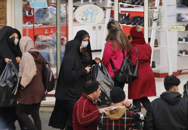 Иран смята да следи по-строго спазването на правилата за обличане на жените, сн. ЕПА/БГНЕС