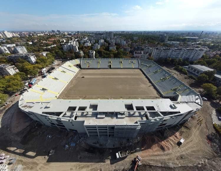 Кметът на Пловдив иска още пари за стадиона на "Ботев"