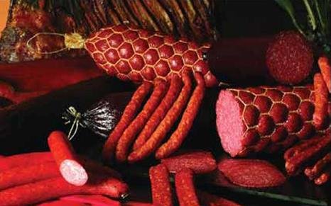 Шпековият салам "Бургас" с нишесте, целина, соя, синап и червено цвекло