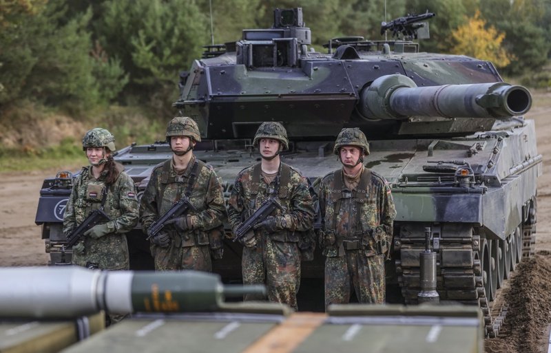 Танк Leopard 2, учение. Снимка ЕПА/БГНЕС