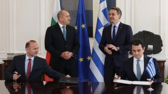 България и Гърция проучват дали да строят петролопровод за "Нефтохим"