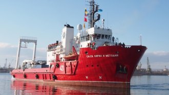 Българският научноизследователски кораб акостира на остров Ливингстън