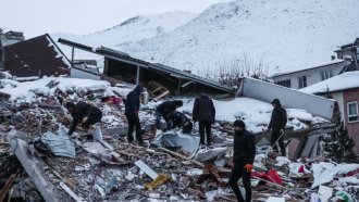 Над 11 000 са вече жертвите на земетресенията в Турция и в Сирия