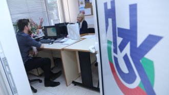Депутатите "постлаха" НЗОК да стои без управител до половин година