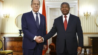 Лавров критикува "колониалната тактика на Запада" при обиколката си в Африка