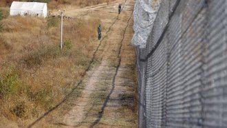ЕК: Отделни страни може да финансират нова ограда по границата на България и Турция (обновена)