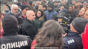 Протести пред БНР "за" и "против" уволнението на Волгин