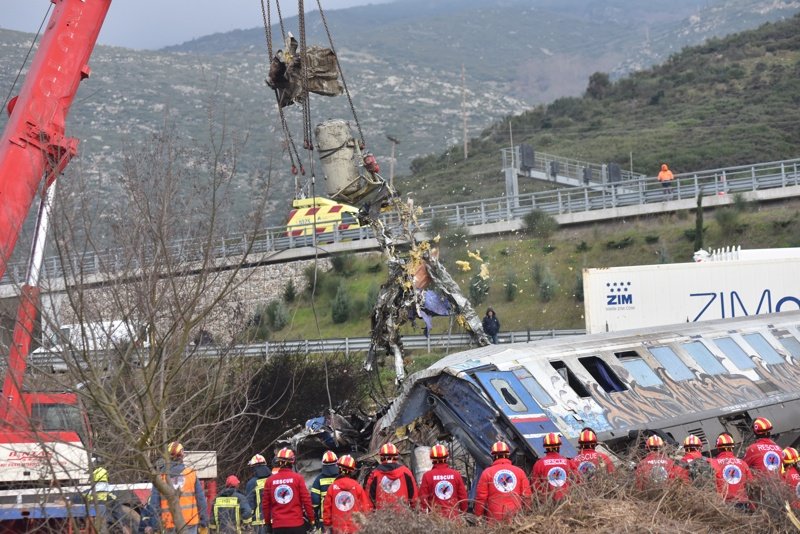 Началникът на полицията в Гърция е уволнен след тежката железопътна катастрофа