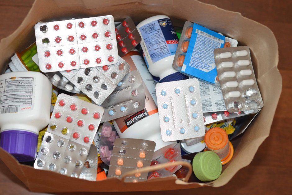 Бакалия в Ловеч продавала незаконно лекарства от Турция